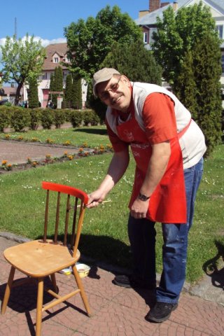Warsztaty plastyczne w plenerze pt: CHAIR STORY