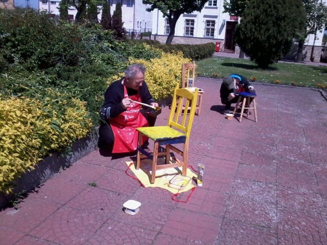 Warsztaty plastyczne w plenerze pt: CHAIR STORY