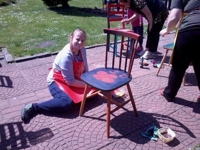 Warsztaty plastyczne w plenerze pt: CHAIR STORY